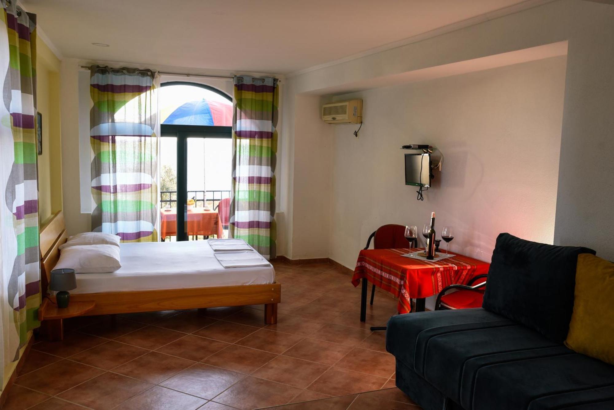 Apartments Susanna Ulcinj Rom bilde