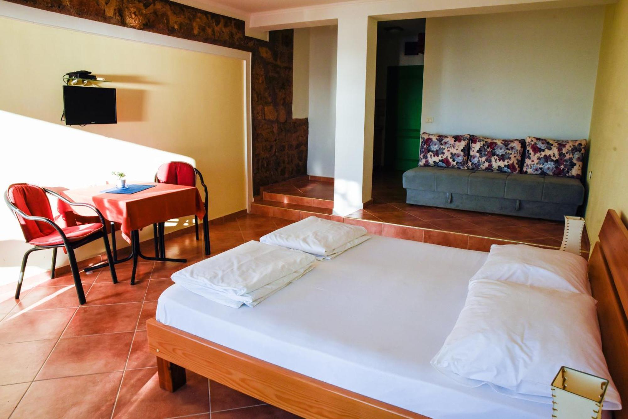 Apartments Susanna Ulcinj Rom bilde