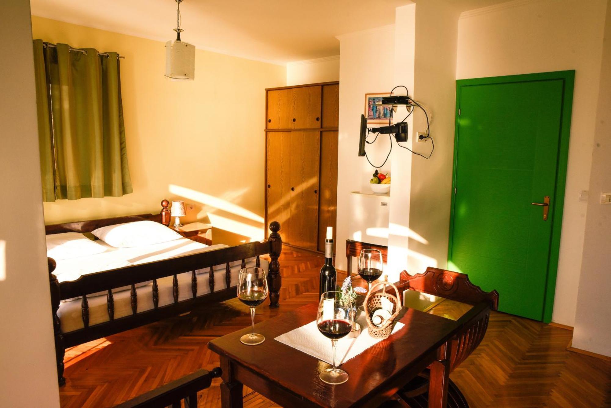 Apartments Susanna Ulcinj Rom bilde